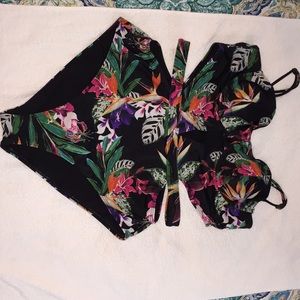 Large floral one piece swimsuit 😍💛